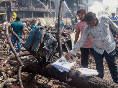 Milagro: apareció un sobreviviente de la tragedia aérea en India