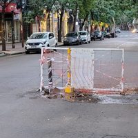 Alerta por un socavón en Ciudad: vecinos piden la reparación urgente