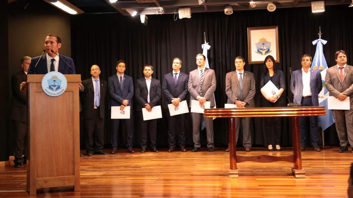 Omar Gutiérrez y su gabinete provincial. Fuente: (Twitter)