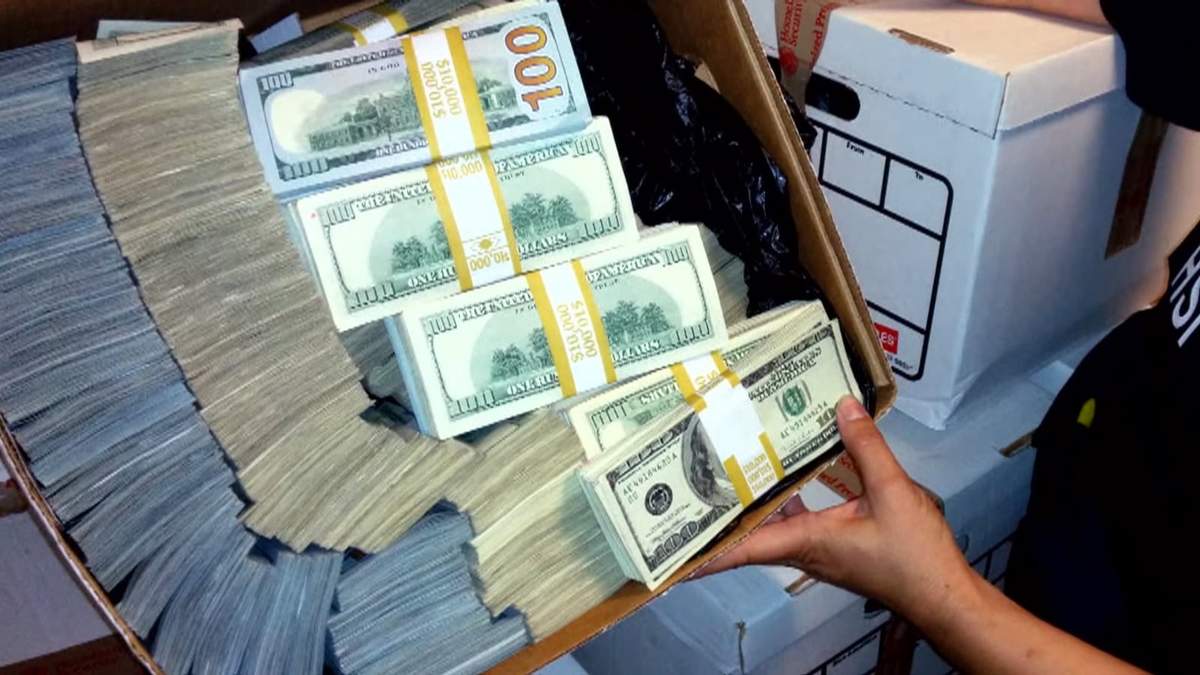 Las cajas de dinero encontradas en la casa del exvicepresidente. Fuente: (Twitter)