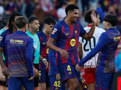Barcelona vence 2-1 al Girona en el descuento y Hansi Flick fue expulsado