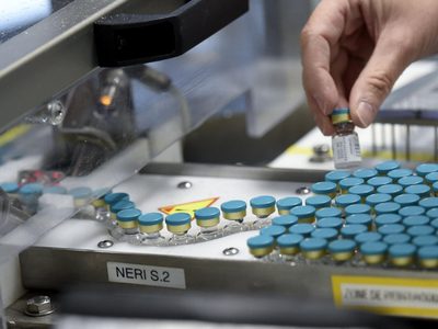 Fuerte revés en la lucha contra el coronavirus: una vacuna aplazó su salida para fines de 2021