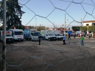 Bloquean carretera tras asesinato de tesorero de Tarecuato, Michoacán