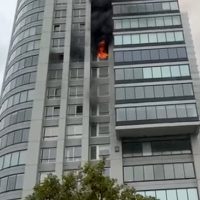 Más de 100 evacuados por un intenso incendio en una torre de Puerto Madero