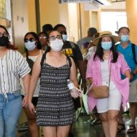 Los Ángeles vuelve a imponer el uso del cubrebocas por aumento en los contagios