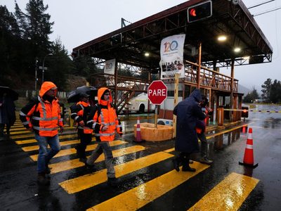 Rescatistas avanzan en su intento por contactar a cinco obreros atrapados en mina de Chile