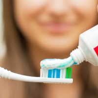 Remedio casero para usar la pasta de dientes en la limpieza del hogar