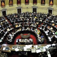 Urgencia: ante las dificultades que presenta el Congreso, proponen sesionar en estadios y teatros