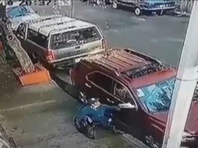Cae otra vez el "Ruedas Mágicas", sujeto en silla de ruedas que roba autopartes en la CDMX