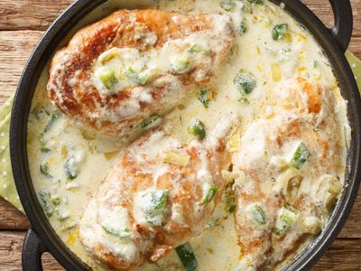 Pollo a la crema de verdeo: fácil y tentador, el secreto gourmet para que te quede mejor que el del bodegón