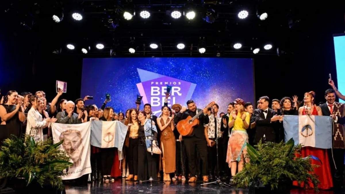 Durante la ceremonia se rindió un homenaje póstumo a la figura de Rubén Patagonia. Fuente: (Gobierno de Neuquén)