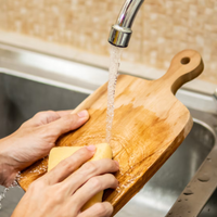 El truco de las abuelas para dejar tus utensilios de madera como nuevos con solo 2 ingredientes