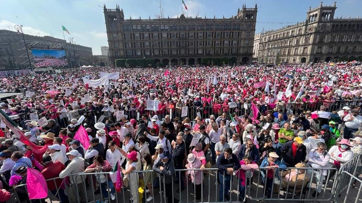 Manifestantes en el  Zócalo