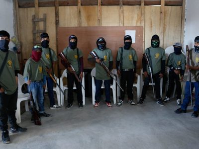 Arman Ejército de niños para defender su comunidad del crimen organizado en Guerrero (Video)