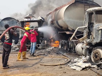 Explosión de un camión cisterna de gasolina en Nigeria mata al menos a 70 personas