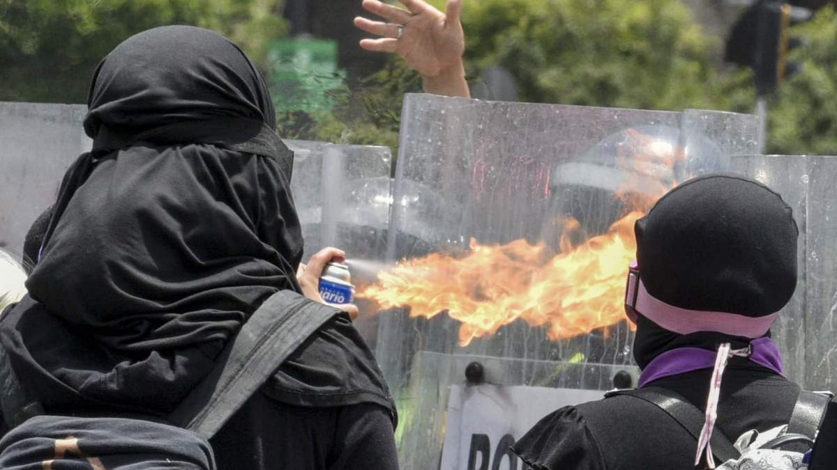 El mandatario dijo que la violencia no ayuda al movimiento feminista