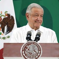 “No han podido levantar el vuelo”: AMLO niega uso de recursos públicos para acarreo a su marcha