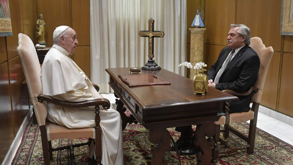 Alberto Fernández y el papa Francisco a solas. Fuente: (Twitter)