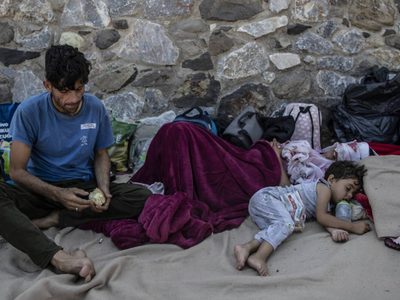 Cinco migrantes detenidos por incendio en campo de refugiados