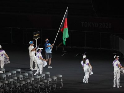 La bandera de Afganistán desfiló en la ceremonia de los Juegos Paralímpicos, pero sin su delegación