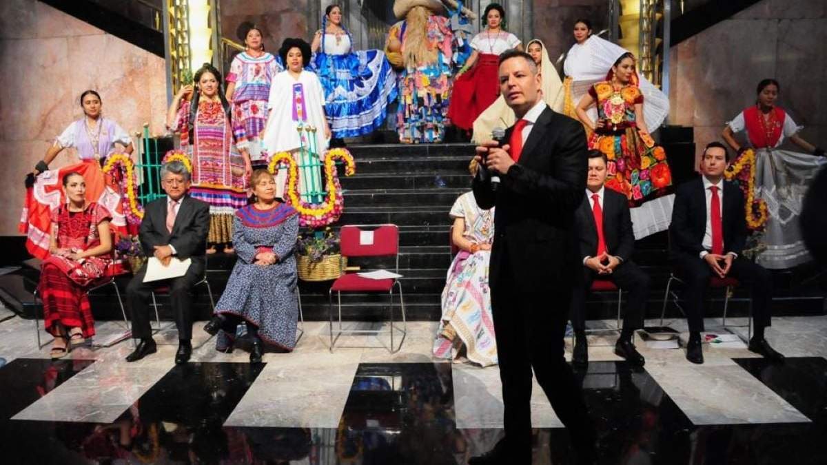 El gobernador Alejandro Murat en la conferencia