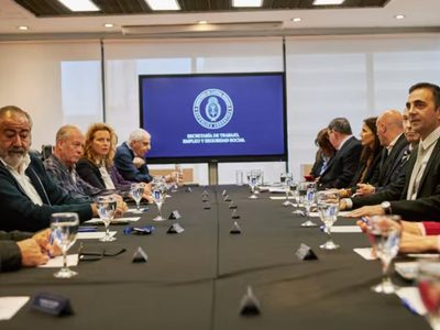El Gobierno convocó al Consejo del Salario para actualizar el salario mínimo