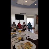 Diputados de Chihuahua desayunan frente a rarámuris… y ni agua les dan (Video)