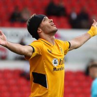 Raúl Jiménez se lesiona en la pretemporada con el Wolverhampton