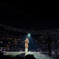 Karol G, reguetón y 80 mil almas en el Azteca; detienen a 10 por reventa