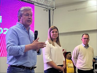 Rolando Figueroa y Gloria Ruiz impulsan la candidatura de Luis Bertolini en Plottier