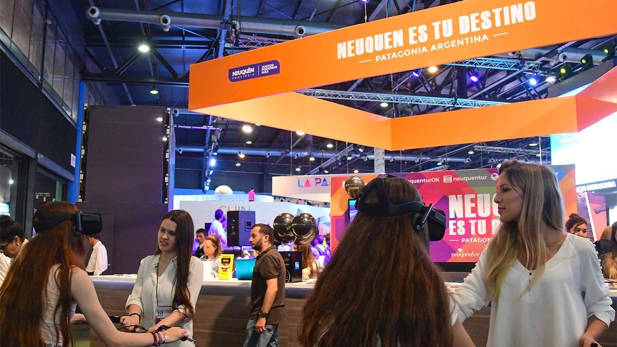 Un stand de Neuquén en una previa edición de la Feria Internacional de Turismo. Fuente: (Twitter)