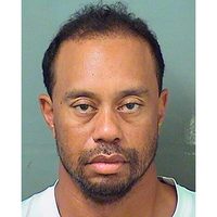 Detienen a Tiger Woods por manejar ebrio