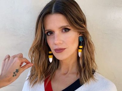Belleza por duplicado: esta postal de Violeta Urtizberea frente al espejo nos enamoró por completo