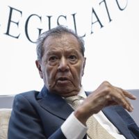 Porfirio Muñoz Ledo: el lNM, instrumento neonazi y servil que recuerda a los campos de concentración
