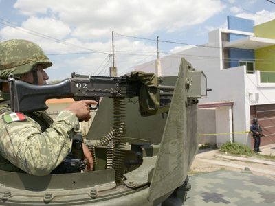 Juez admite analizar demanda del Centro Prodh contra militarización del país