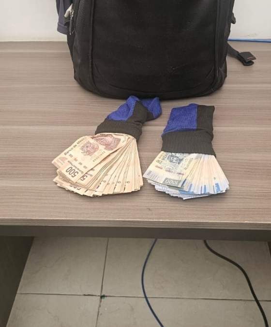 Maleta con 100 mil pesos olvidada en un taxi