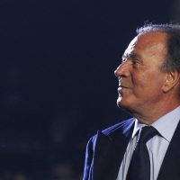 30 millones de dólares: Julio Iglesias y el jugoso negociado que lo vincula con Donald Trump