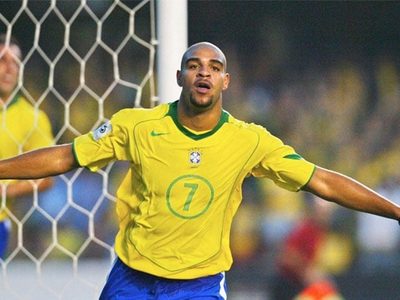 Adriano tuvo que salir a desmentir su propia muerte