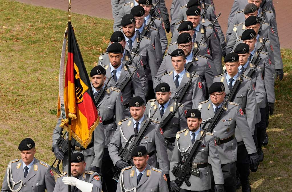 Nuevos reclutas del ejército alemán (Bundeswehr) asisten a una ceremonia para juramentar ante el Parlamento estatal de Renania del Norte-Westfalia en Düsseldorf, el 4 de septiembre de 2025