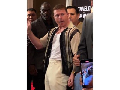 “Este wei ya valió": Canelo Álvarez explota ante Berlanga en plena conferencia (Video)
