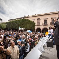 Universitarios abuchean al gobernador de Querétaro