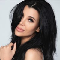 Única en el mundo: Charlotte Caniggia se animó a vestir un jugado outfit en la web
