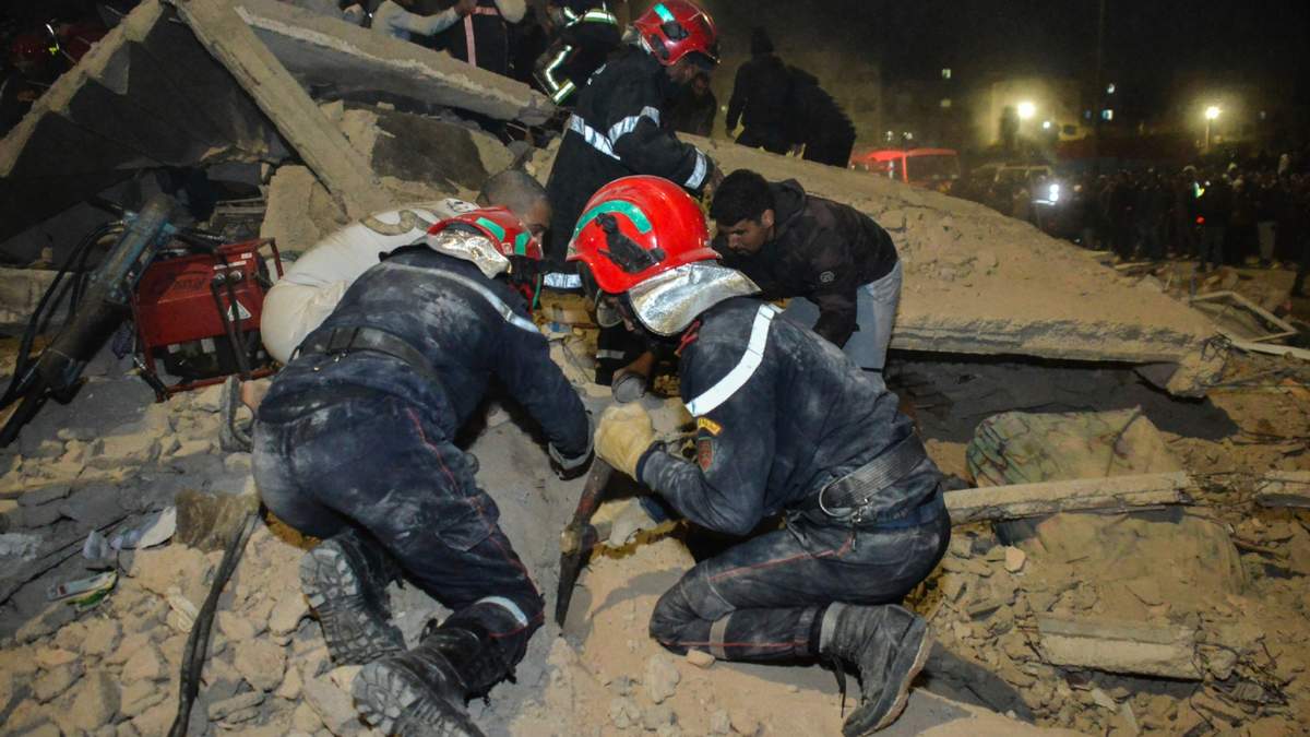 La búsqueda de sobrevivientes tras el derrumbe en Fez, Marruecos, el 9 de diciembre del 2025