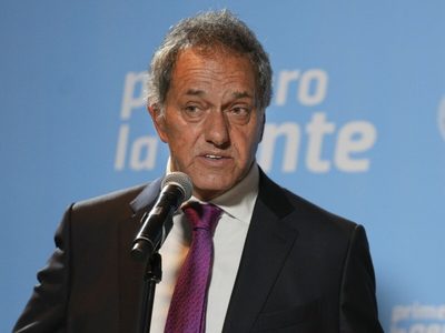 “Me tengo que ir a comer”: la insólita respuesta de Scioli al ser consultado por la AFA