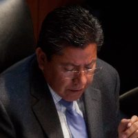 'No nos van a doblegar”, advierte David Monreal al INE