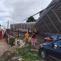 Tren de Ferromex se descarrila y daña vehículos, viviendas y una escuela