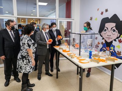 ¡Lucha contra el coronavirus! Fernández siguió de cerca la fabricación de insumos sanitarios