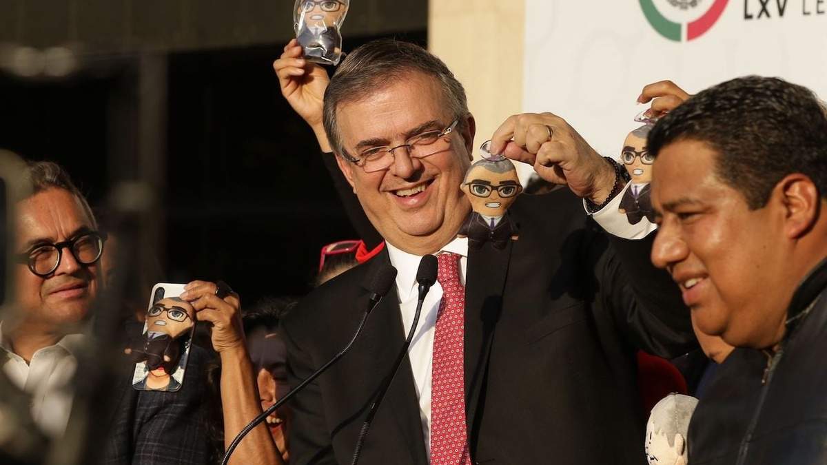 Marcelo Ebrard en la plenaria morenista