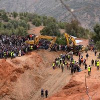 Marruecos se moviliza para rescatar a Rayan, un niño de 5 años que cayó a pozo de 32 metros (Video)