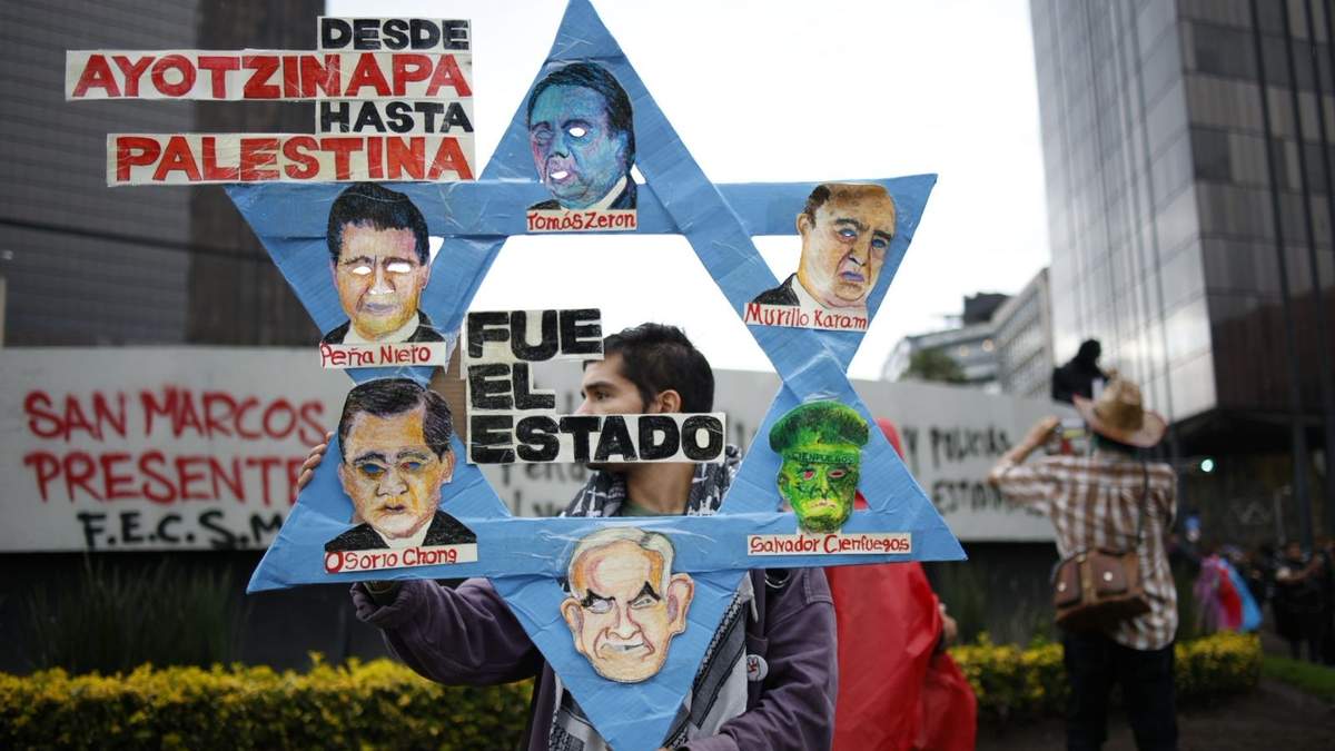 La marcha en el 11 aniversario de la desaparición de los normalistas